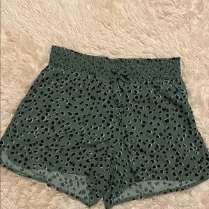 Stylish Green Leopard Print Women's Shorts